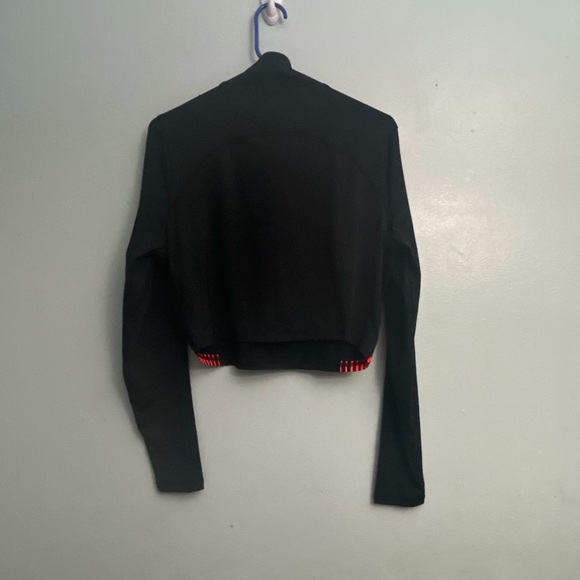 UNDER ARMOR SPORTS TOP - Picture 7 of 14